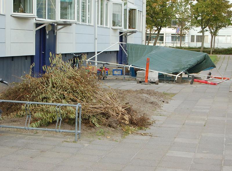 2008-09-14 Bedet udfor Blok 41 del 1 fjernes 